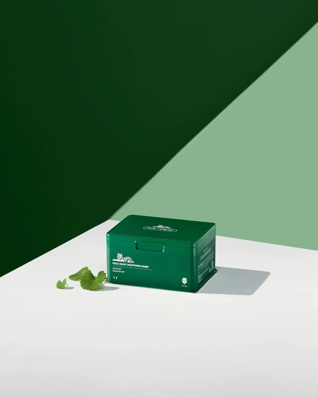 Green box of VT Cica Daily Soothing Mask with green leaves on white and green background