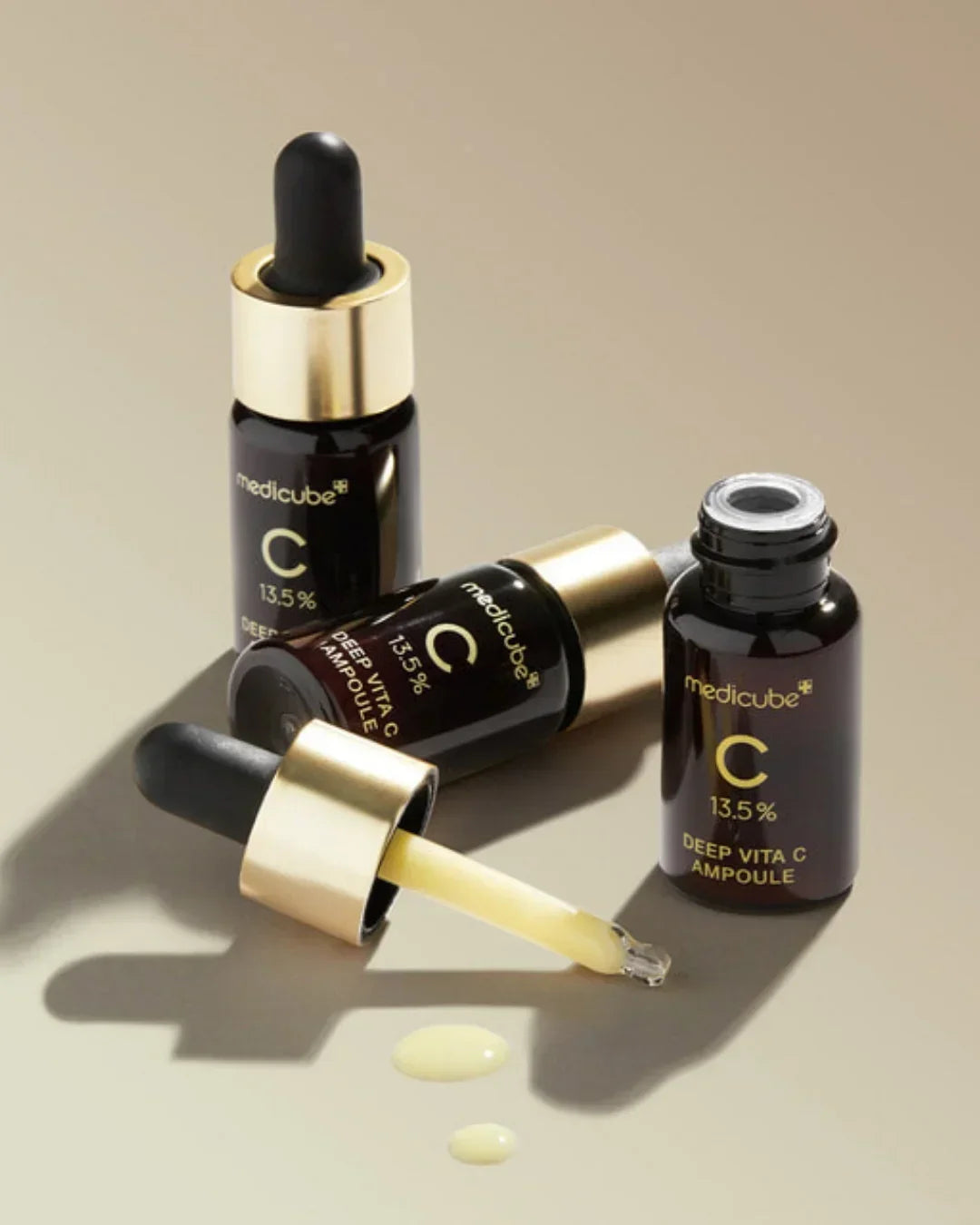 Medicube Deep Vita C Ampoule 13.5% vitamin C serum bottles with dropper and liquid drops