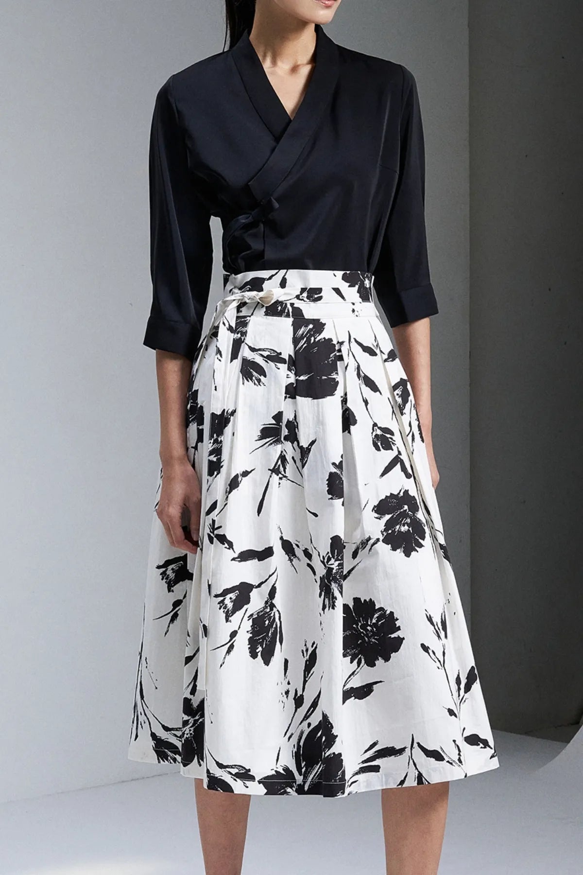 Heukbyeokhwa Wrap Skirt