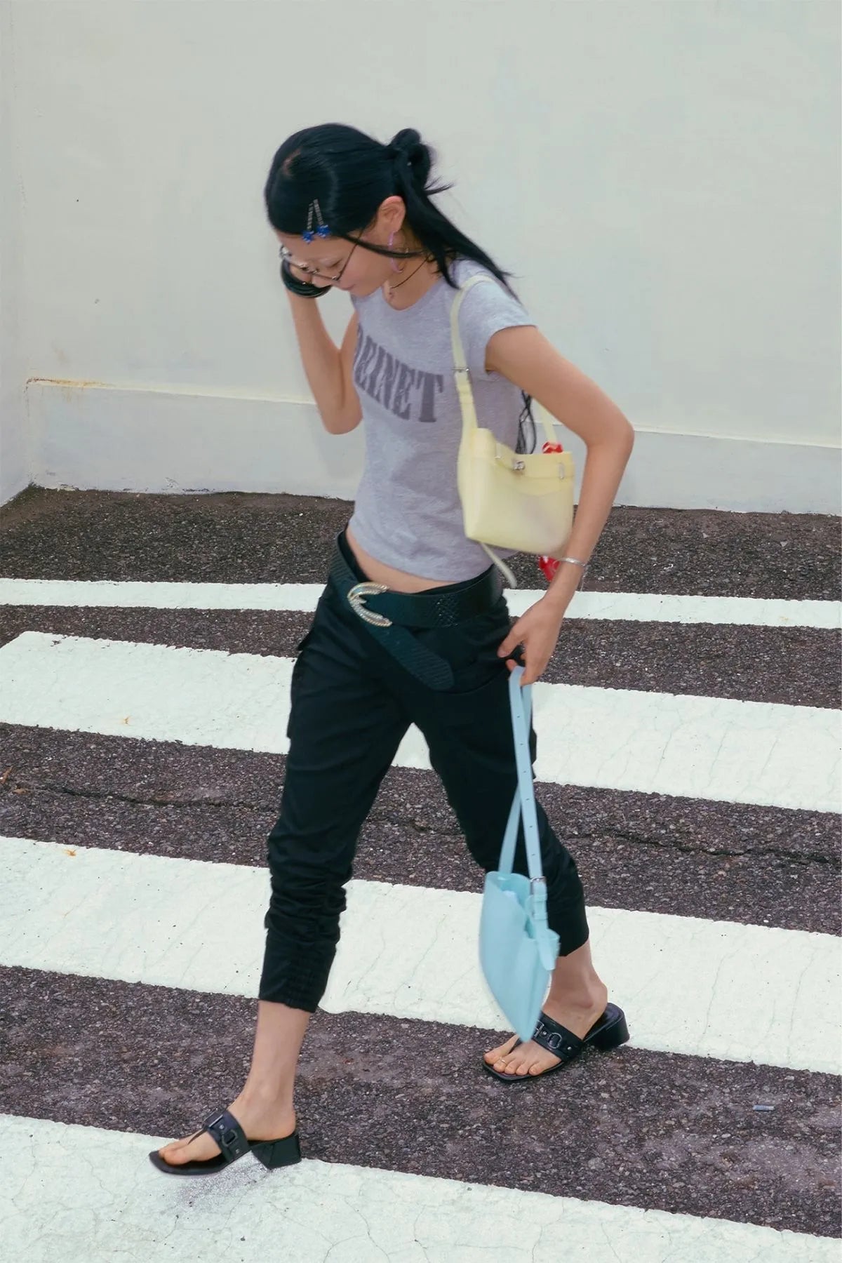 jelly-two-way-middle-bag-ice-blue-model-2