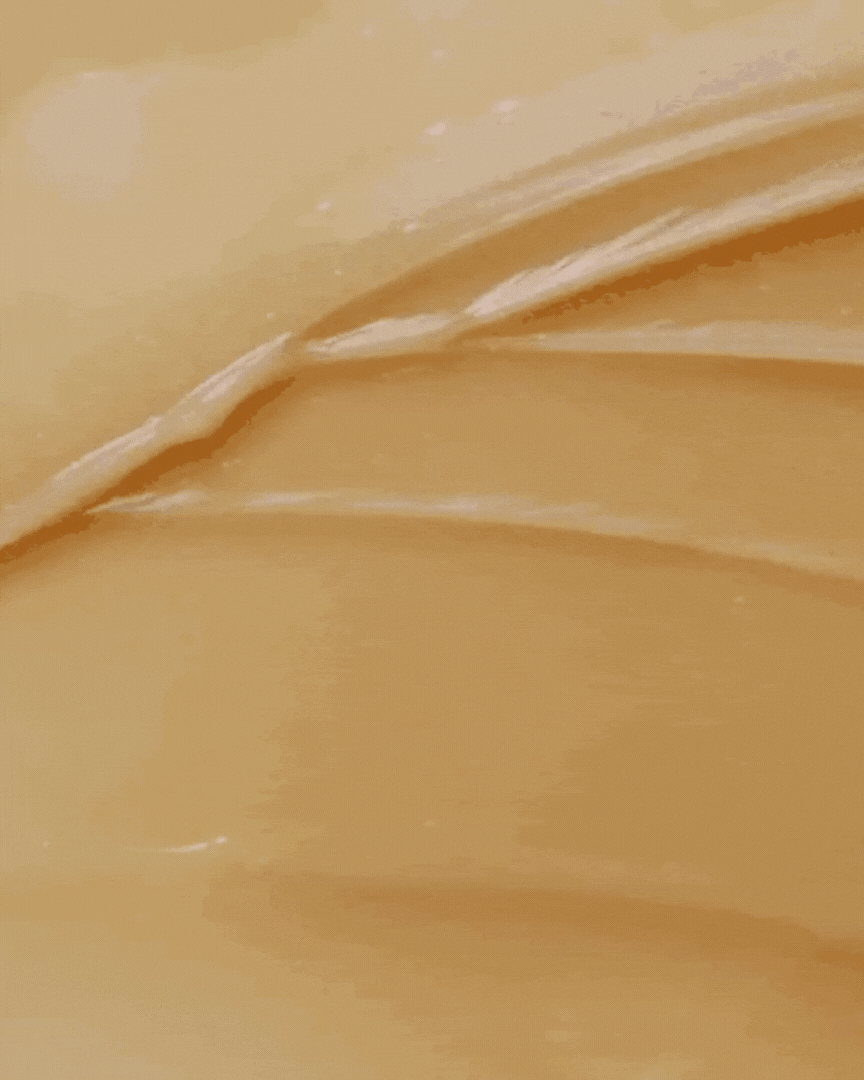 Smooth texture of Madagascar Centella Soothing Gel Cream with creamy beige color