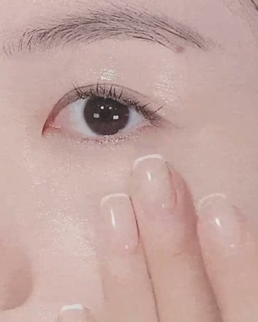 Load video: Retinol Flat Iron Eye Roller